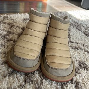 Sanuk puff and chill boots
